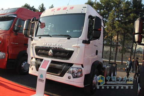 中國(guó)重汽 豪沃T5G 346馬力 6X4 國(guó)四牽引車