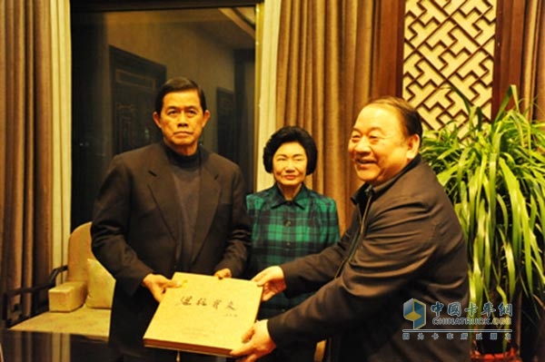 中國(guó)重汽迎來(lái)泰國(guó)重要訪(fǎng)問(wèn)團(tuán)