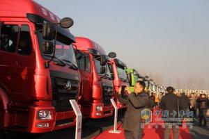 中國(guó)重汽 豪沃T5G 346馬力 6X4 國(guó)四牽引車(chē)