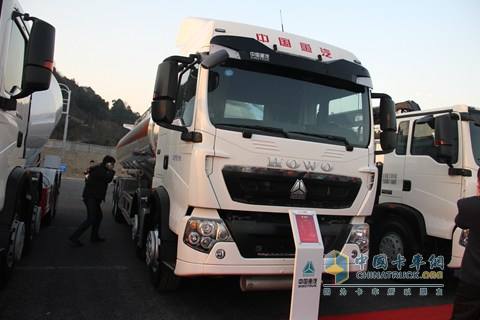 中國(guó)重汽 T5G 336馬力 8X4 液罐車