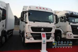 中國(guó)重汽 T5G 290馬力 8X4 LNG 倉(cāng)柵車