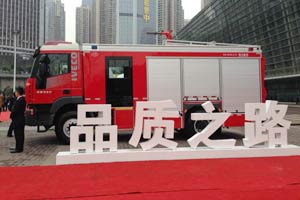 2015年重卡市場(chǎng)持續(xù)走低  企業(yè)看好牽引車、專用車