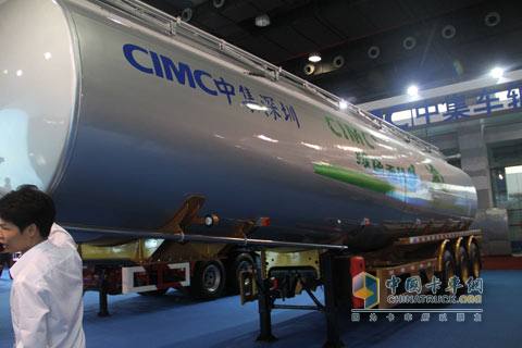 中集兩節(jié)式液灌半掛車(chē)