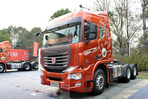 聯(lián)合卡車 玉柴420馬力 6X4K12牽引車