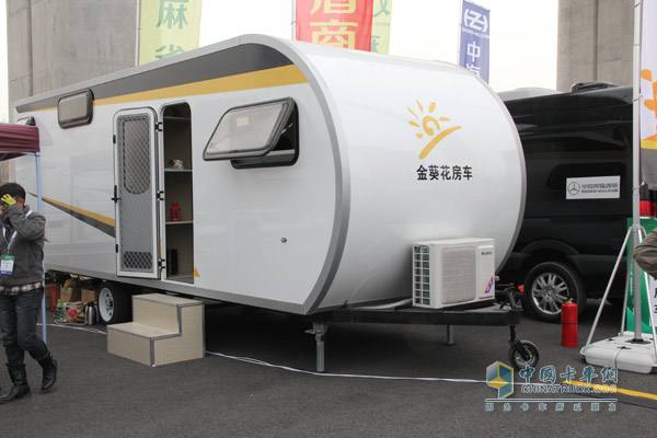 21RV與堅(jiān)持夢(mèng)想者同行--2015中國(北京)國際房車露營展覽會(huì)