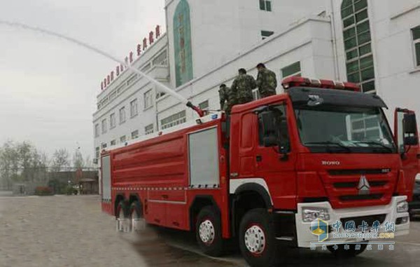 中國重汽底盤消防車