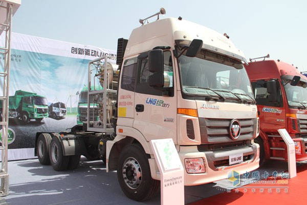 歐曼ETX5系標(biāo)準(zhǔn)型6X4牽引車