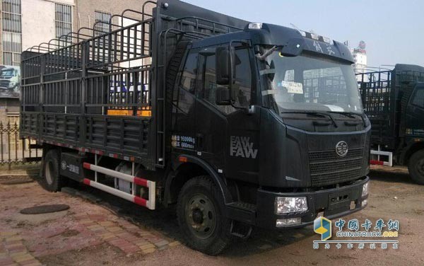 解放J6L4*2載貨車