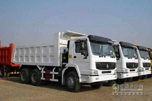 中國(guó)重汽5.4米HOWO自卸車