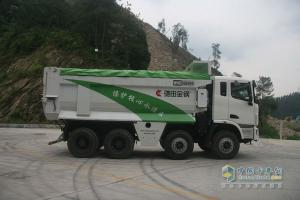 聯(lián)合卡車(chē)U340 8X4智能環(huán)保渣土車(chē)（馳田金鋼上裝）