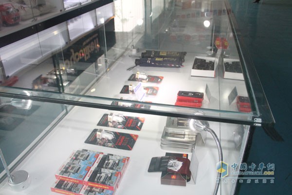 中國重汽成立國內(nèi)首家實(shí)體卡車文化用品店