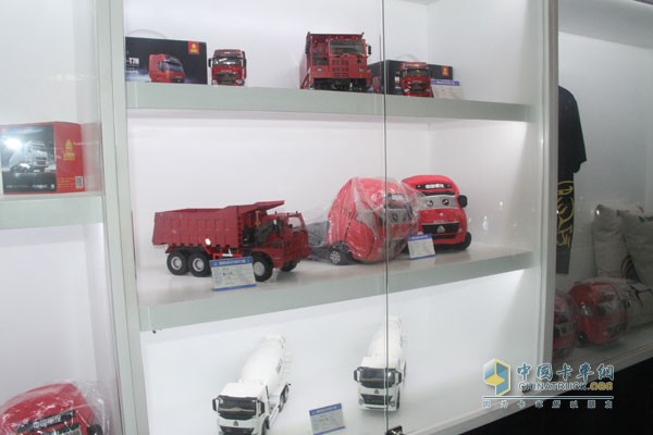 中國重汽成立國內(nèi)首家實(shí)體卡車文化用品店