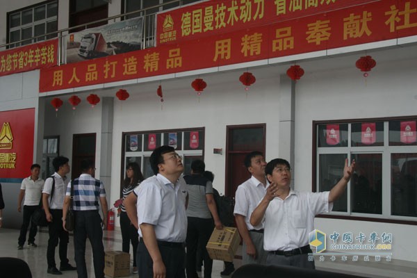 將溫暖送到家 中國(guó)重汽“五個(gè)一工程”萬(wàn)人共享活動(dòng)啟動(dòng)