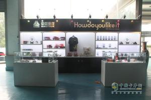 中國重汽成立國內(nèi)首家實(shí)體卡車文化用品店