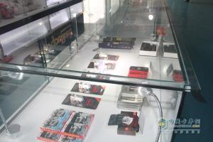 中國重汽成立國內(nèi)首家實(shí)體卡車文化用品店
