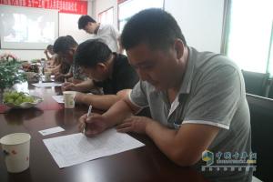 將溫暖送到家 中國(guó)重汽“五個(gè)一工程”萬(wàn)人共享活動(dòng)啟動(dòng)
