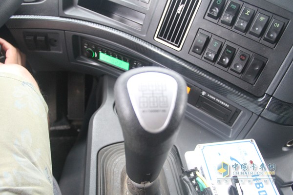 福田瑞沃 濰柴 310馬力 6X4 智能環(huán)保渣土車(chē)（內(nèi)飾)