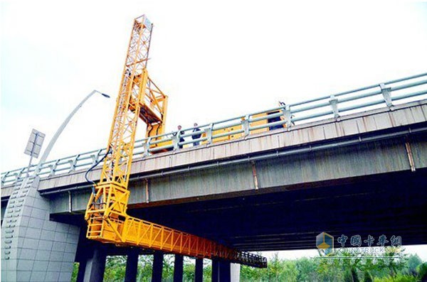 橋梁檢測車
