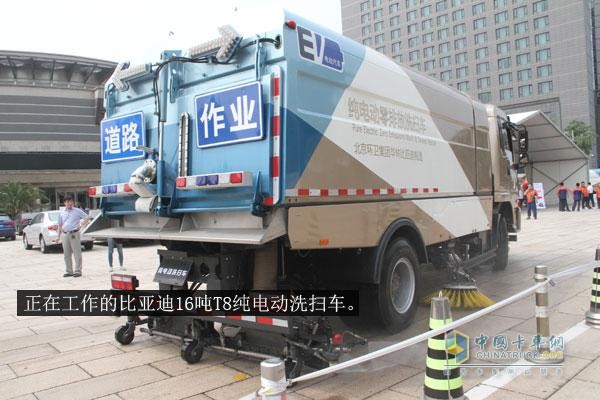 比亞迪16噸T8純電動(dòng)洗掃車