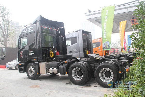福田戴姆勒 歐曼GTL超能版 460馬力 6X4 國(guó)四牽引車(chē)（十二檔）