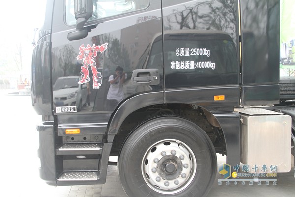 福田戴姆勒 歐曼GTL超能版 460馬力 6X4 國(guó)四牽引車(chē)（十二檔）