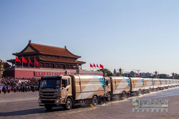 服務(wù)大閱兵 比亞迪純電動(dòng)洗掃車受好評(píng)