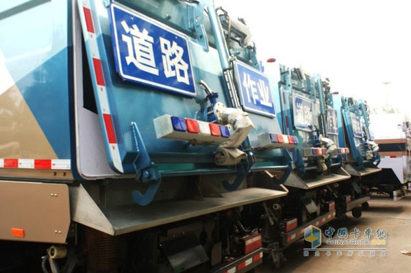 服務(wù)大閱兵 比亞迪純電動(dòng)洗掃車受好評(píng)