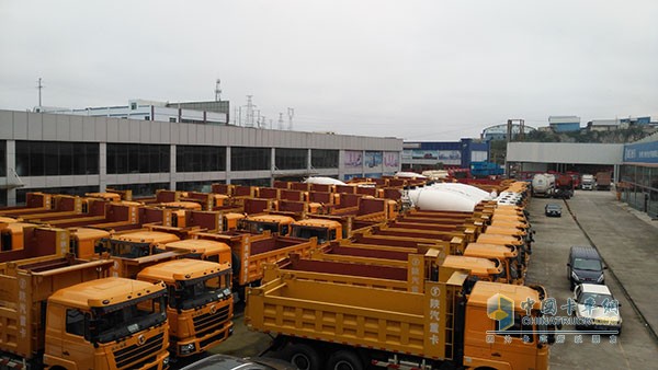 陜汽德龍F(tuán)3000國(guó)三自卸車(chē)促銷(xiāo)