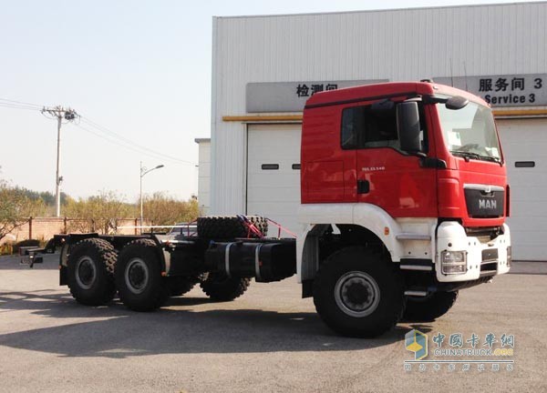 德國(guó)MAN TGS 33.540 6X6 BB底盤(pán)(機(jī)場(chǎng)主力泡沫消防車(chē)底盤(pán))