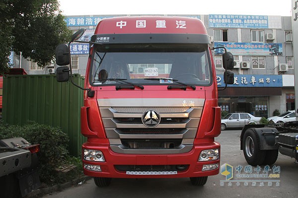 中國重汽豪瀚J5G34 340馬力 4X2港口牽引車