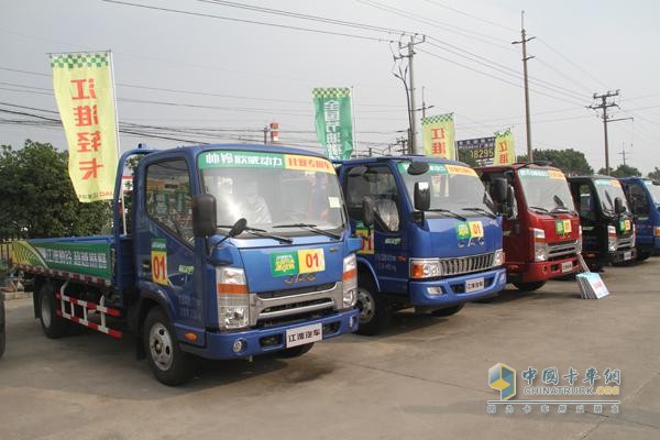 比賽車(chē)輛已經(jīng)全部做好準(zhǔn)備