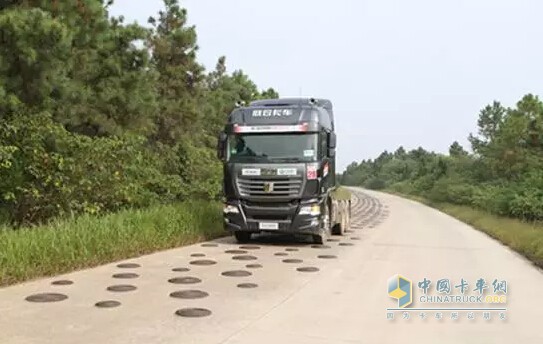 聯(lián)合卡車 新U系 牽引車