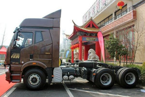 玉林解放J6P 6x4牽引車35.1萬