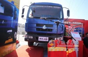 東風(fēng)柳汽 乘龍M31A 國(guó)四 6×2倉(cāng)柵式載貨車
