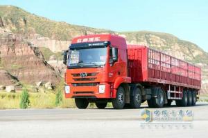上汽依維柯紅巖杰卡 科索9 290馬力國四牽引車