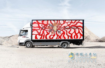 華麗的轉(zhuǎn)身——卡車變?yōu)橐苿铀囆g(shù)畫廊