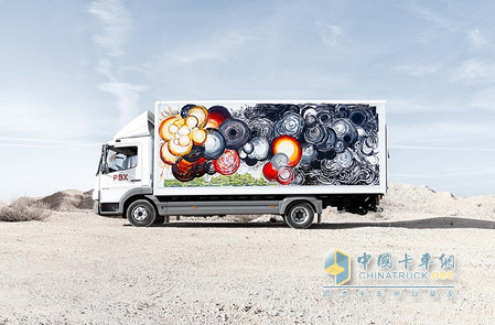 華麗的轉(zhuǎn)身——卡車變?yōu)橐苿铀囆g(shù)畫廊