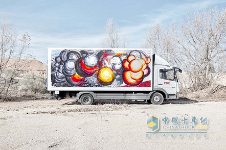 華麗的轉(zhuǎn)身——卡車變?yōu)橐苿铀囆g(shù)畫廊
