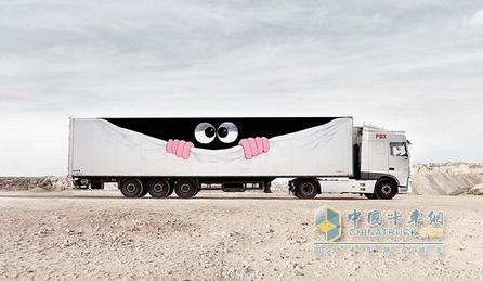 華麗的轉(zhuǎn)身——卡車變?yōu)橐苿铀囆g(shù)畫廊