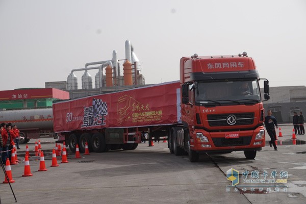刷新危化品運(yùn)輸駕駛大賽新高度 出彩天龍哥贏戰(zhàn)東營