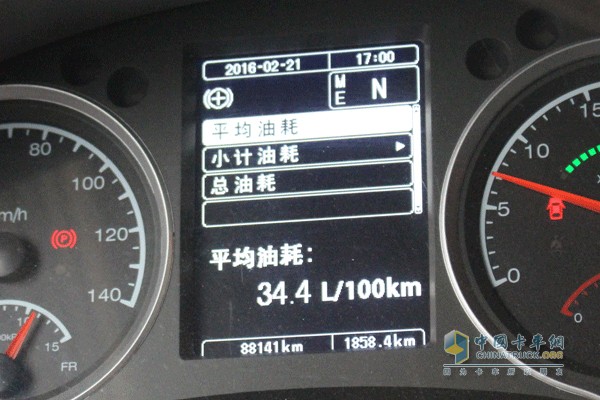 從成都到廣州的百公里平均油耗34.4L，行駛里程1858.4km