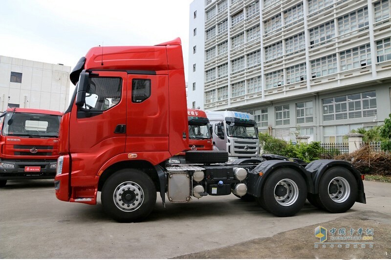 東風(fēng)柳汽 乘龍H7 450馬力 6X4 牽引車