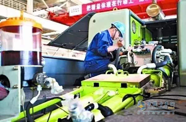 宣化福田雷薩泵送機械廠車載泵總裝線調(diào)試