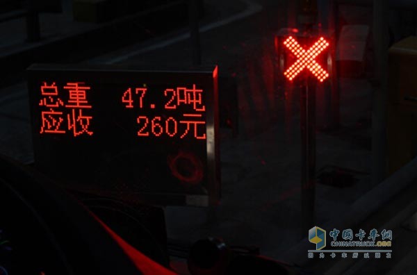 時(shí)速80KM/h，發(fā)動(dòng)機(jī)轉(zhuǎn)速僅為1050rpm