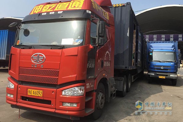 乾坤道通物流公司149輛車，其中148臺(tái)是搭載錫柴奧威機(jī)的解放卡車