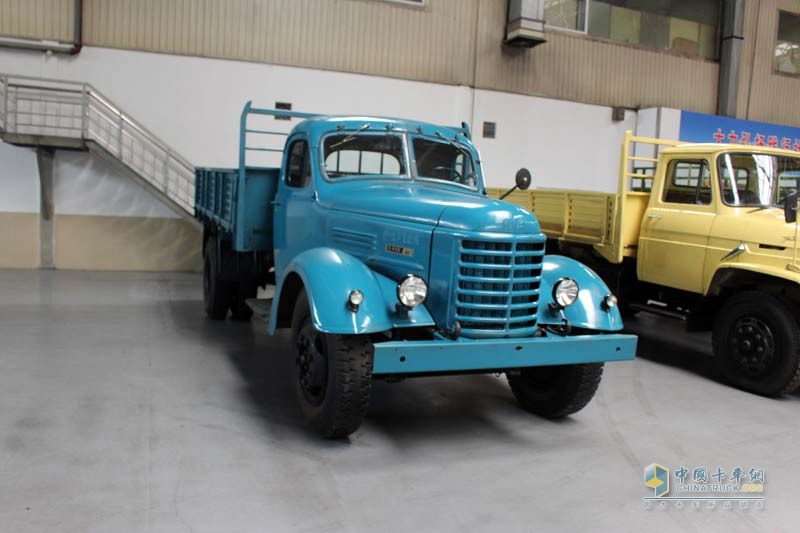 [解放卡車(chē)60年]解放卡車(chē)誕生60周年暨紀(jì)念版車(chē)型下線儀式