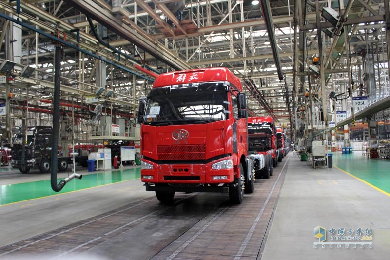 [解放卡車(chē)60年]解放卡車(chē)誕生60周年暨紀(jì)念版車(chē)型下線儀式