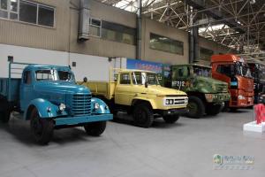 [解放卡車(chē)60年]解放卡車(chē)誕生60周年暨紀(jì)念版車(chē)型下線儀式