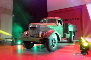[解放卡車(chē)60年]解放卡車(chē)誕生60周年暨紀(jì)念版車(chē)型下線儀式