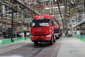 [解放卡車(chē)60年]解放卡車(chē)誕生60周年暨紀(jì)念版車(chē)型下線儀式